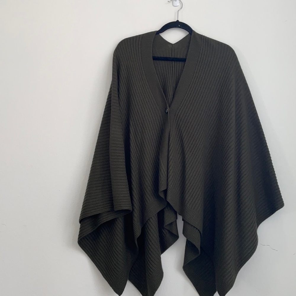 UNIQLO Olive Green Shaul